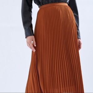 Pleated floorlength Aritzia/Babaton Skirt